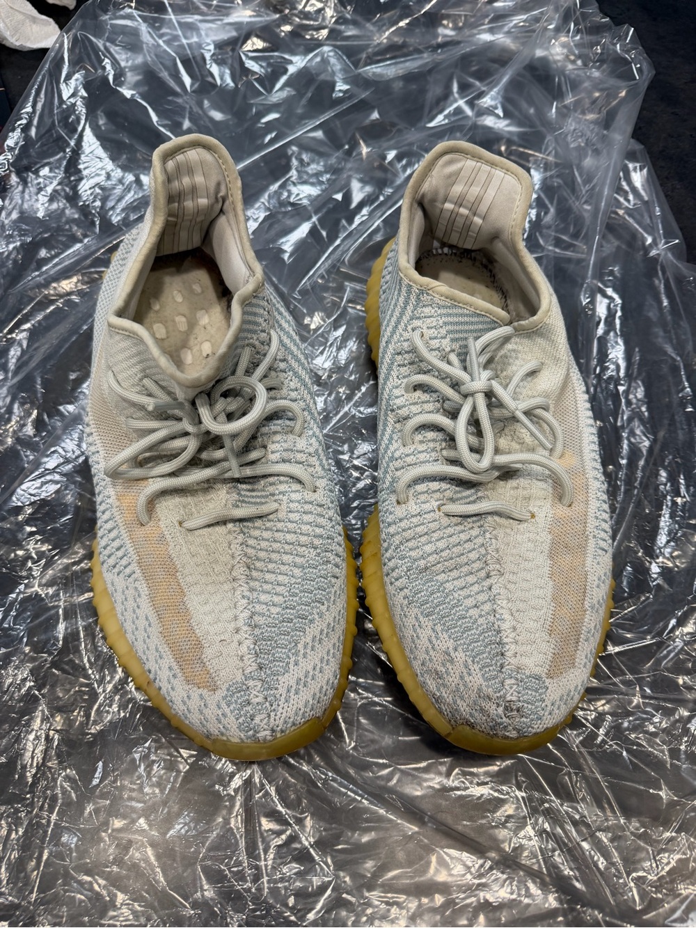 Yeezy boost 350 V2 Light Gray Knit Sneakers with Gum Sole